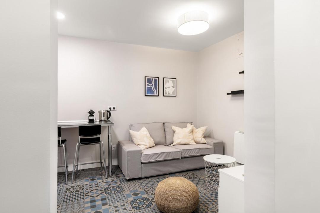 2 Bedrooms 1 Bathroom Furnished - Las Letras - Bright - Mintystay Madrid Buitenkant foto