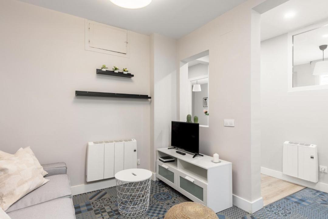 2 Bedrooms 1 Bathroom Furnished - Las Letras - Bright - Mintystay Madrid Buitenkant foto